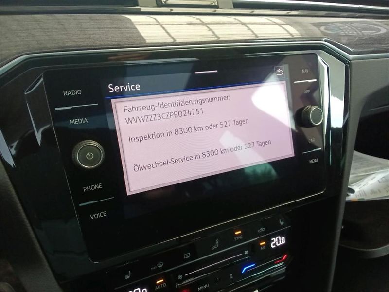 Volkswagen Passat 2,0 PANORAMA,WEBASTO,TAŽNÉ - fotka 7 z 9