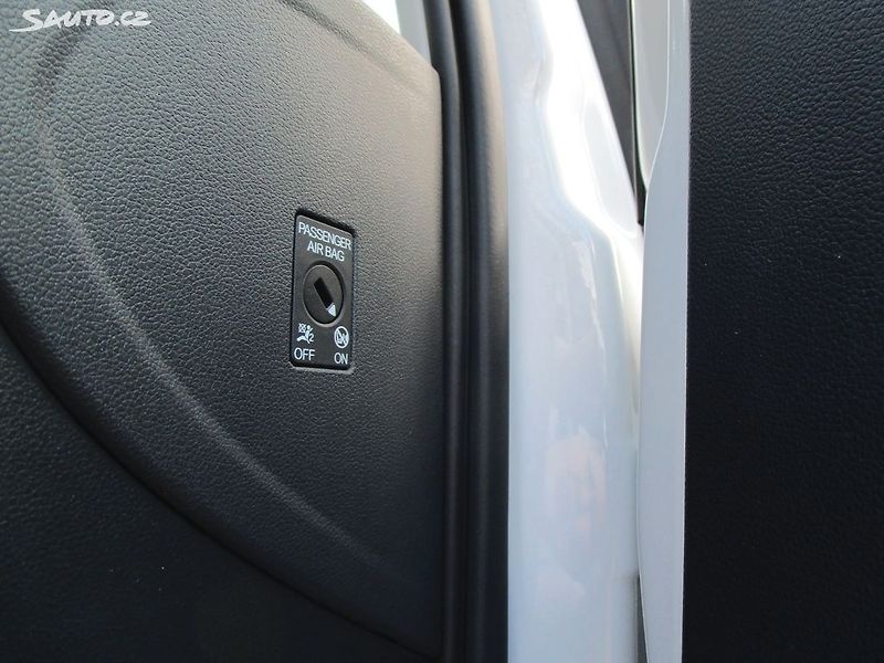 Volkswagen up! 1,0MPI - 48KW - NOVÁ STK - fotka 23 z 25