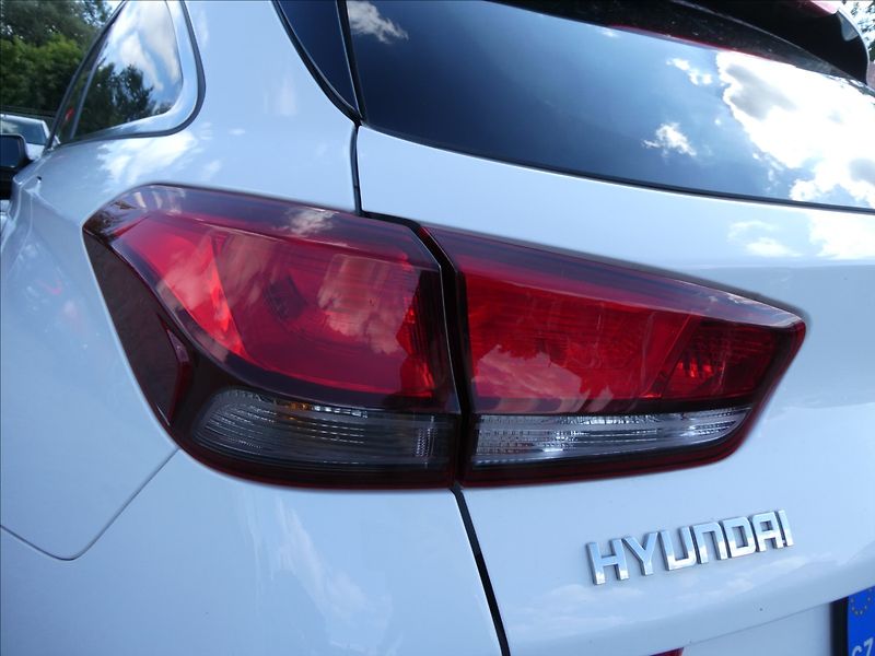 Hyundai i30 1,0 T-GDi 88kW Smart,ČR,naviga - fotka 11 z 43