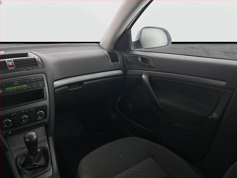 Škoda Octavia (2012) 1.6, ČR,1.maj - fotka 8 z 15