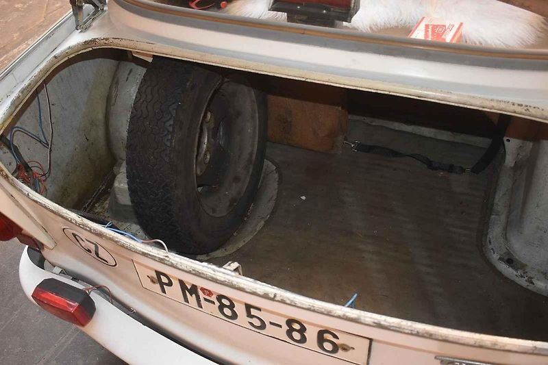 Tento Trabant má rok výroby 1965. Dosud je plně funkční