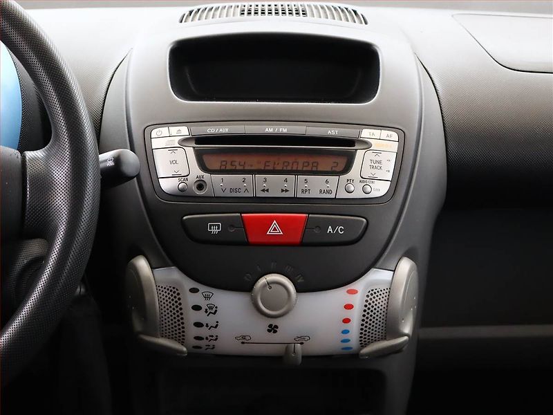 Peugeot 107 (2011) 1.0, nová STK, jezdí výborně - fotka 10 z 12