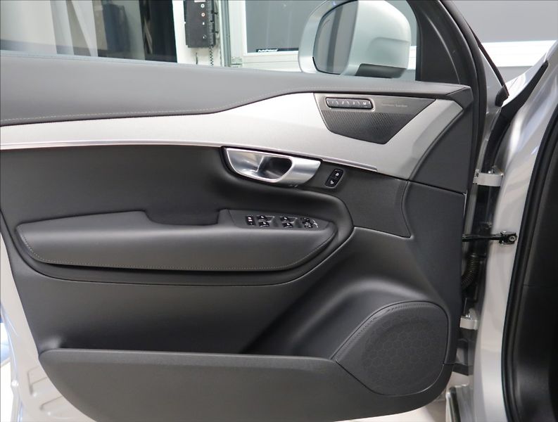 Volvo XC90 2,0 B5 AWD AUT Plus Bright - fotka 17 z 38