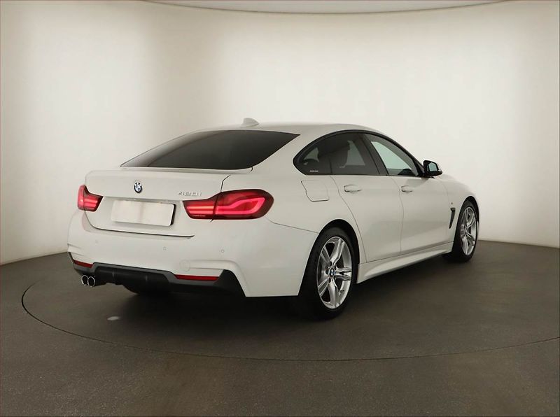 BMW Řada 4 (2020) M Paket 420i - fotka 5 z 20