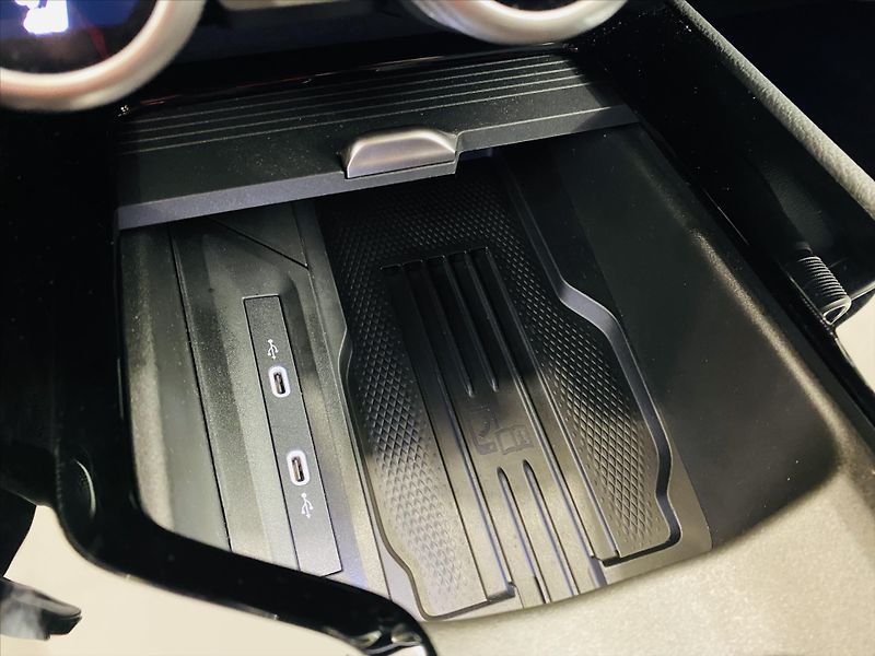 Škoda Superb 2,0 TDI DSG 110 kW L&K - fotka 22 z 27