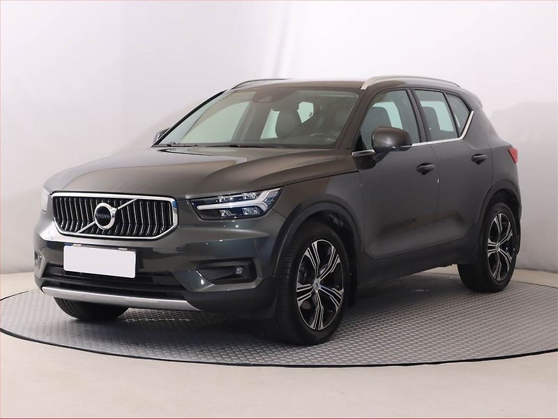 Volvo XC40 (2019) Inscription D3 - fotka 2 z 15