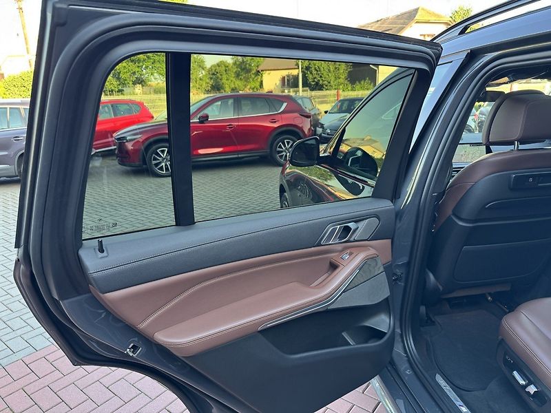 BMW X7 (2021) xDrive 40d M-Paket Pano - fotka 28 z 49
