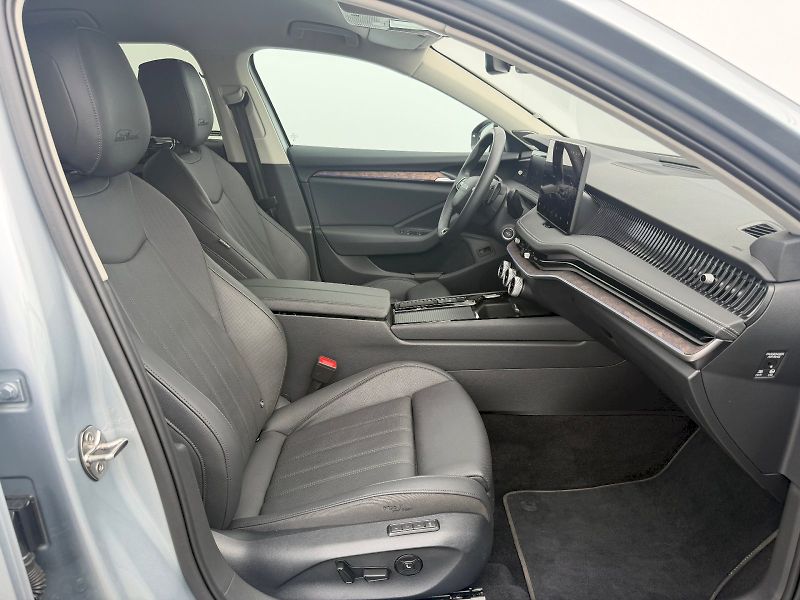 Škoda Superb (2025) 2.0 TDI 142kW 4x4 L&K Nez.Tope - fotka 29 z 35