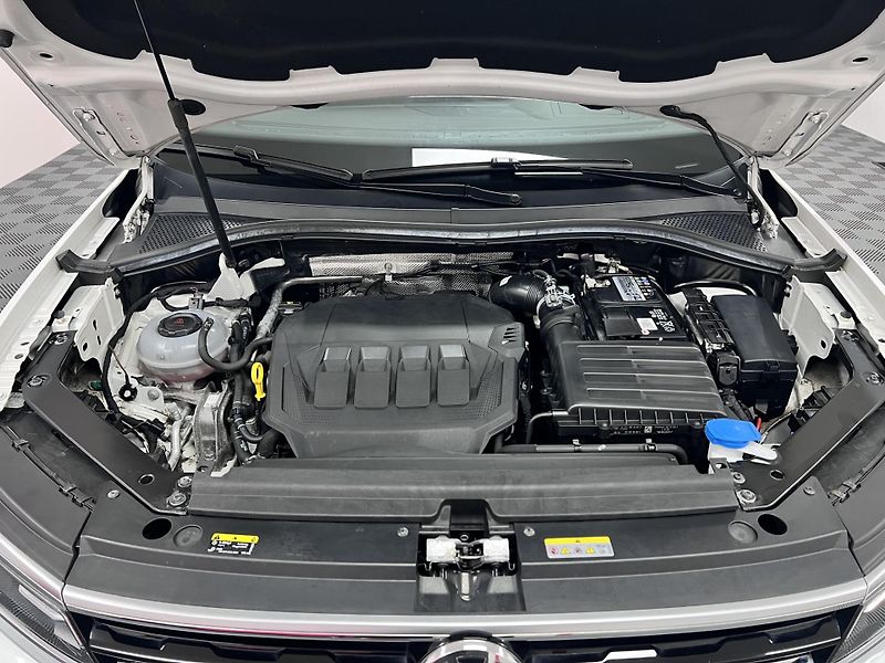 Volkswagen Tiguan 2.0 TSI 140 kW R-Line - fotka 11 z 50