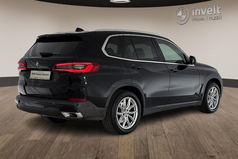 BMW X5 xDrive30d - fotka 3 z 27