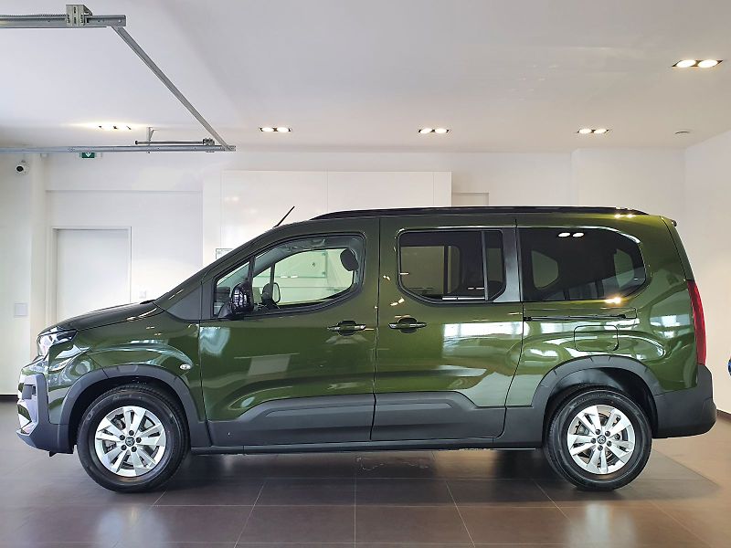 Peugeot Rifter (2026) LONG ALLURE BlueHDi 130 S&S MA - fotka 3 z 15