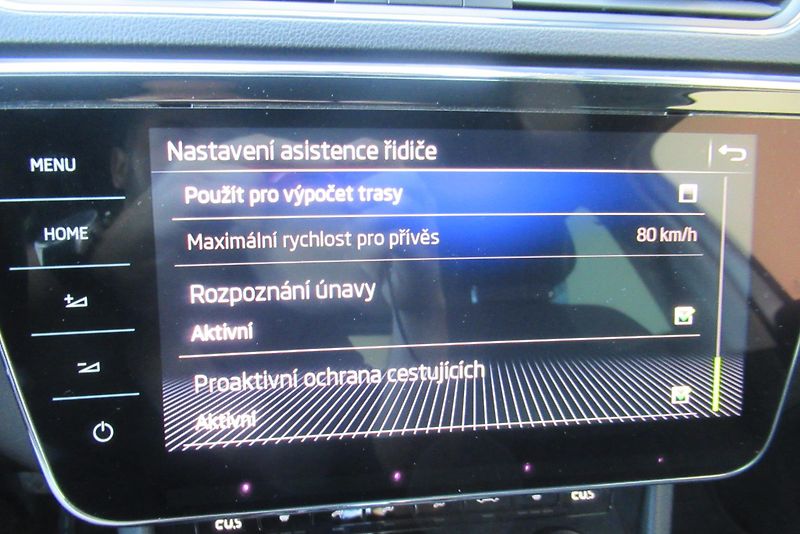 Škoda Superb 2.0 TDI DSG L&K TAŽNÉ - fotka 19 z 41