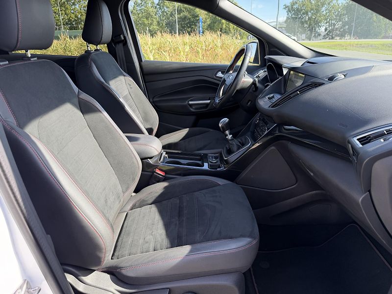Ford Kuga 1.5 EB ST PANORAMA SERVISKA - fotka 38 z 48