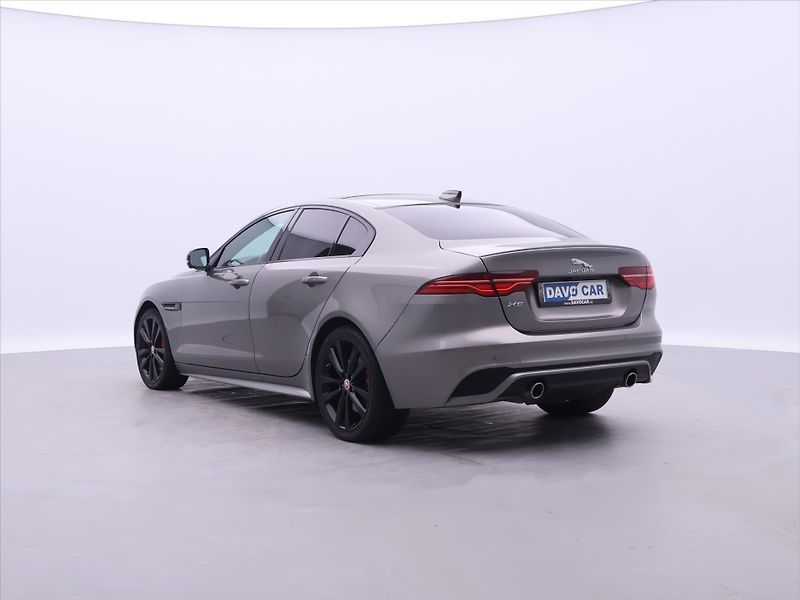 Jaguar XE 2,0 P300 221kW R-Dynamic DPH - fotka 5 z 43