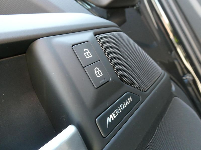 Land Rover Defender (2026) 110 3,0 X-Dynamic SE D250 - fotka 13 z 35
