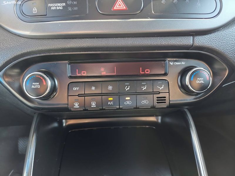 Kia Carens (2013) - fotka 25 z 33