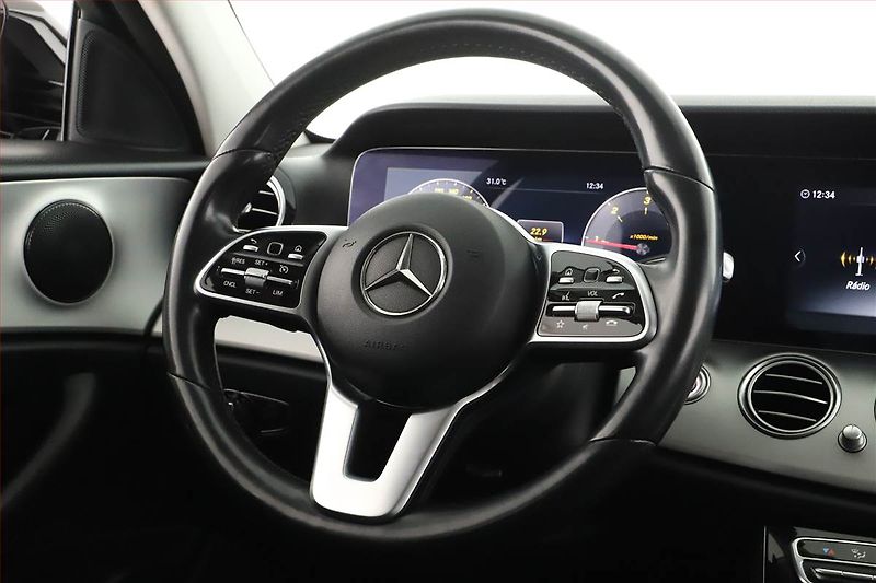 Mercedes-Benz Třídy E (2021) E 220 d - fotka 22 z 26