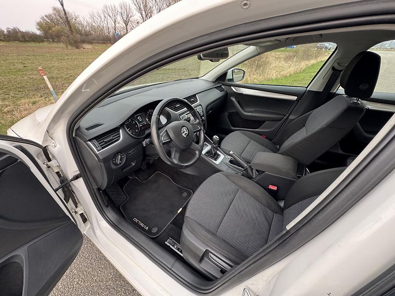 Škoda Octavia (2013) Ambition 1.2TSI 77kW, ČR - fotka 12 z 15
