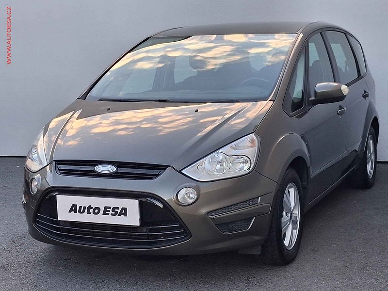 Ford S-MAX (2012) 2.0 TDCi, AC, park.čidla - fotka 3 z 15