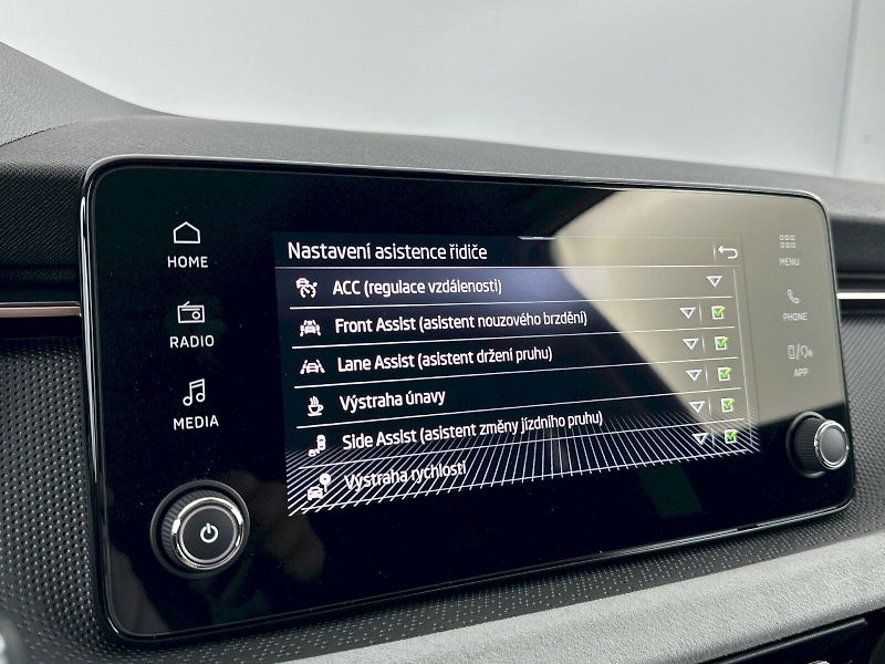 Škoda Scala (2025) 1.0TSI 85kW Top Selection - fotka 13 z 31