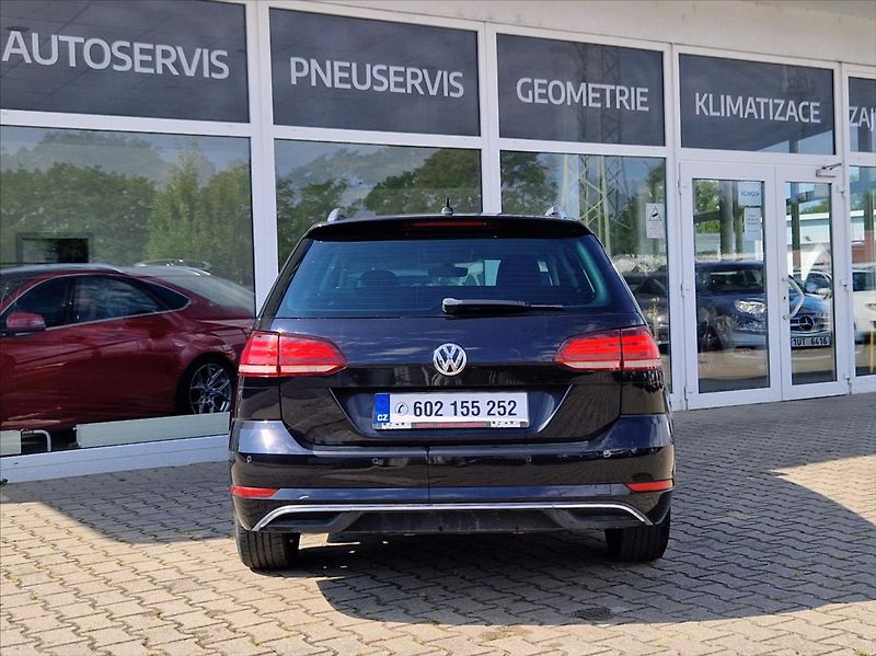 Volkswagen Golf 1,6 TDI JOIN EDITION LED NOSIČ - fotka 4 z 43