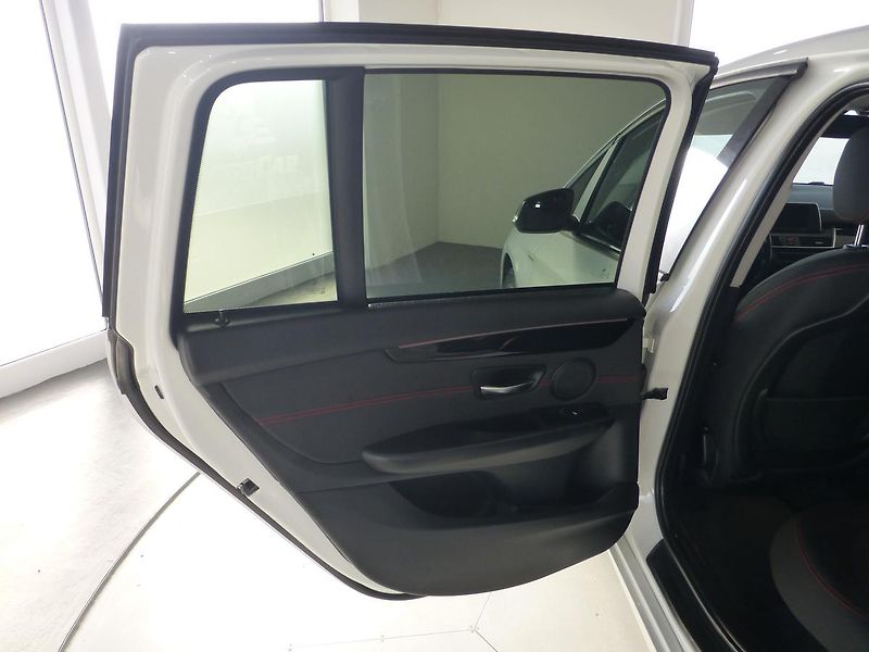 BMW Řada 2 (2016) 2,0D*NAVI*ALU*VYHŘ.SED*M.PAKET - fotka 11 z 28
