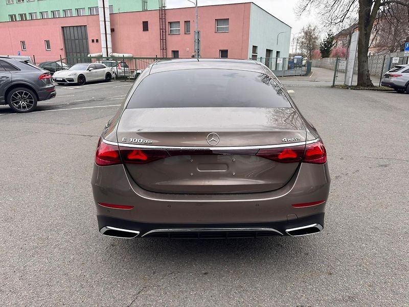 Mercedes-Benz Třídy E (2026) E 300 de 4MATIC - fotka 6 z 26