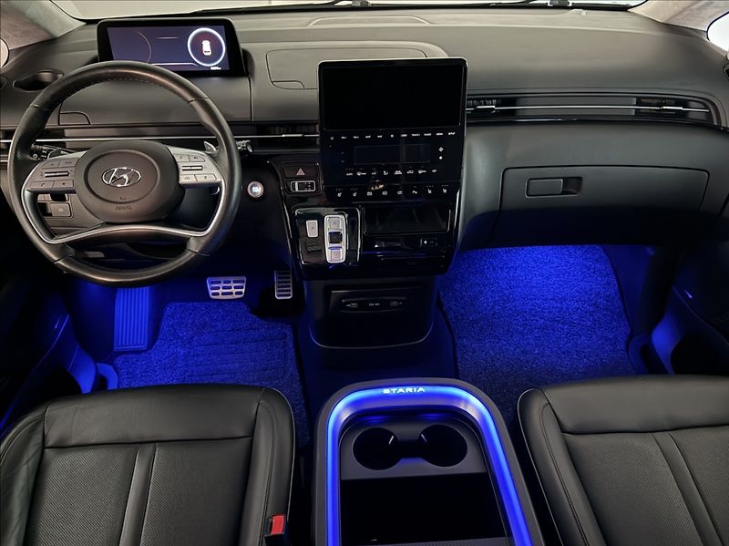 Hyundai Staria 2,2 CRDI PREMIUM LUXURY PANO - fotka 7 z 24