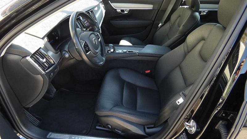 Volvo V90 B4 mHEV AWD aut. Momentum Pro - fotka 17 z 22