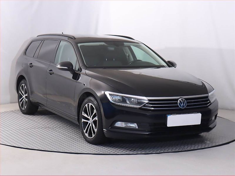 Volkswagen Passat (2017) Comfortline 2.0 TDI, Automat - fotografie inzerátu