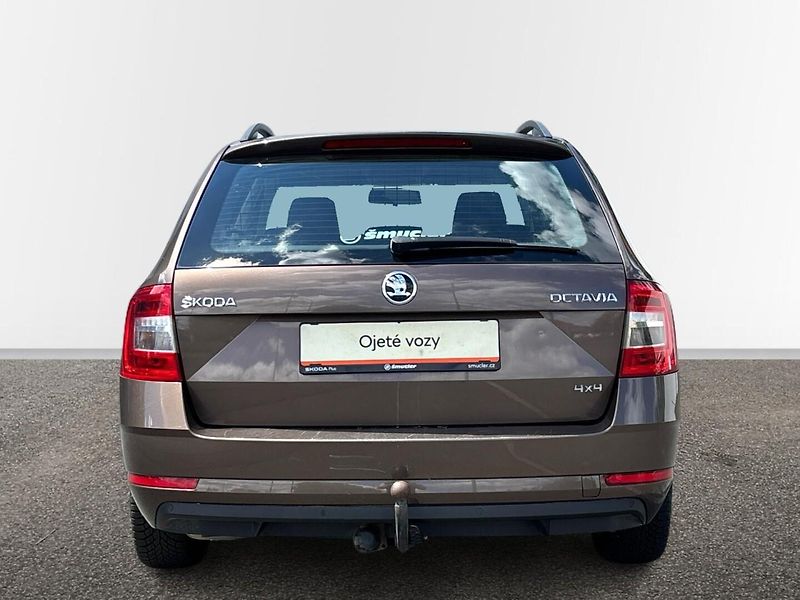 Škoda Octavia AMBITION 4X4 - fotka 17 z 24