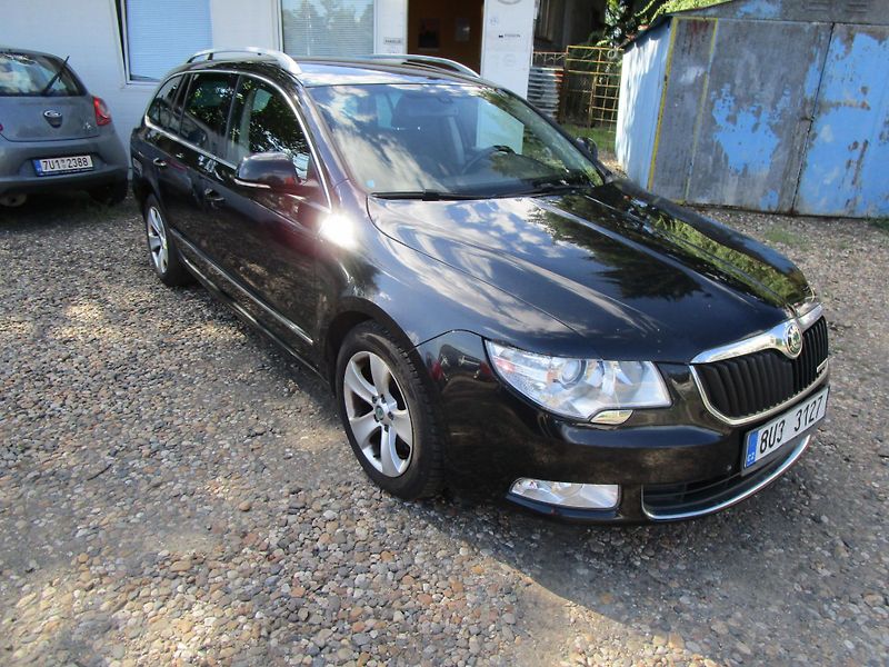 Škoda Superb 1,6TDI - 77KW - NOVÁ BATERIE - fotka 1 z 17