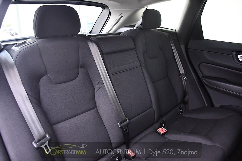 Volvo XC60 B4 AWD mHEV - fotka 19 z 44