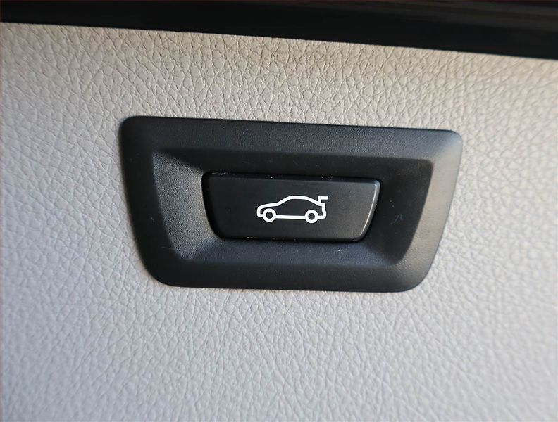 BMW Řada 3 (2014) 316 d, Tempomat - fotka 23 z 23