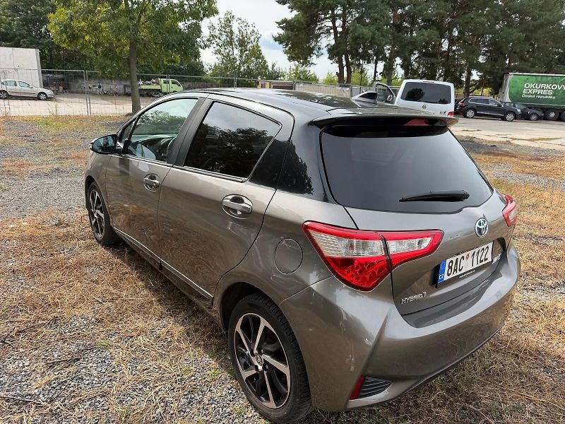 Toyota Yaris (2019) 1.5 Hybrid Select - fotka 2 z 9