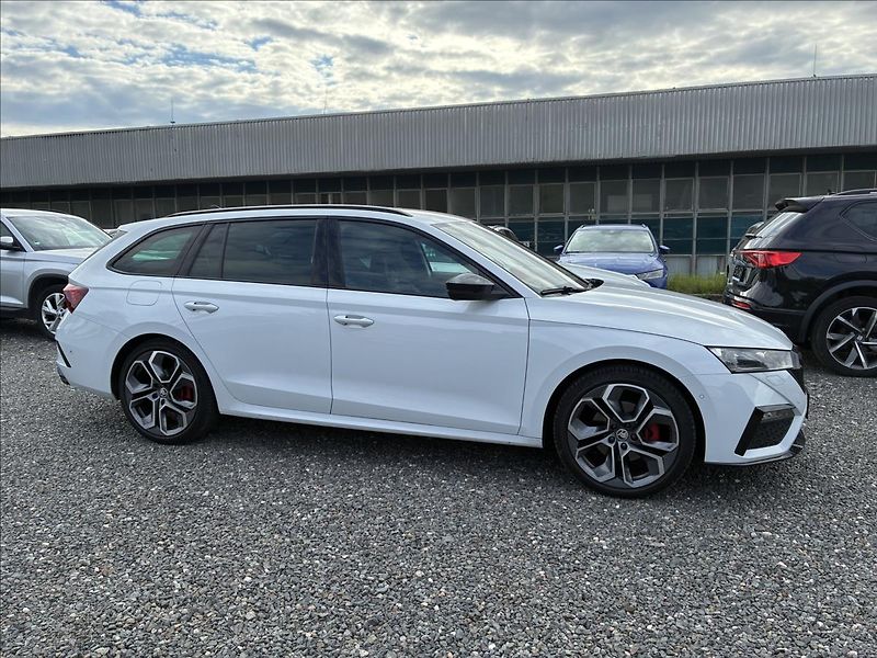 Škoda Octavia 2,0 RS,KŮŽE,HEAD-UP,EL.KUFR - fotka 6 z 34