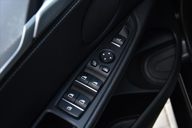 BMW X6 xDrive M50d 280kW SERVIS.KNIHA - fotka 20 z 28