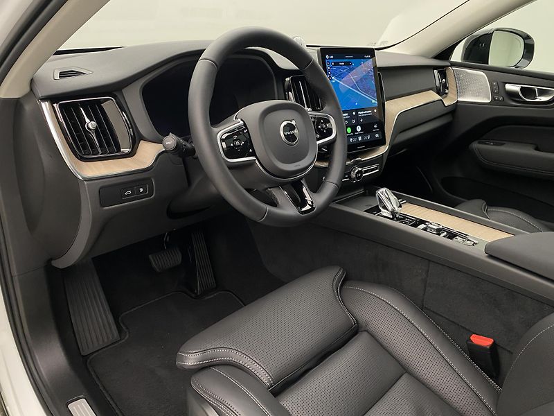 Volvo XC60 T6 AWD RECHARGE DARK PLUS CZ - fotka 4 z 67