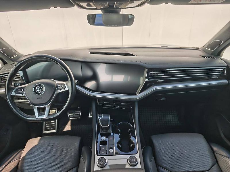 Volkswagen Touareg R-line 8TT 3,0TDI - fotka 12 z 28