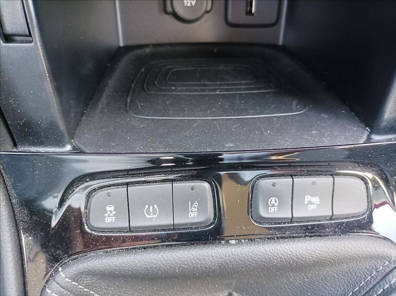 Opel Grandland X 1,2 Turbo - fotka 22 z 23