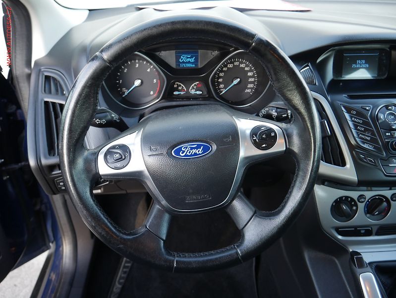 Ford Focus (2013) 1.6 TDCi, Klima - fotka 14 z 15