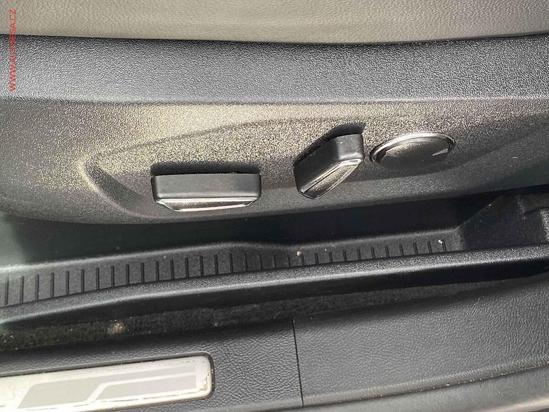Ford S-MAX (2019) 2.0 TDCi, AT - fotka 12 z 20