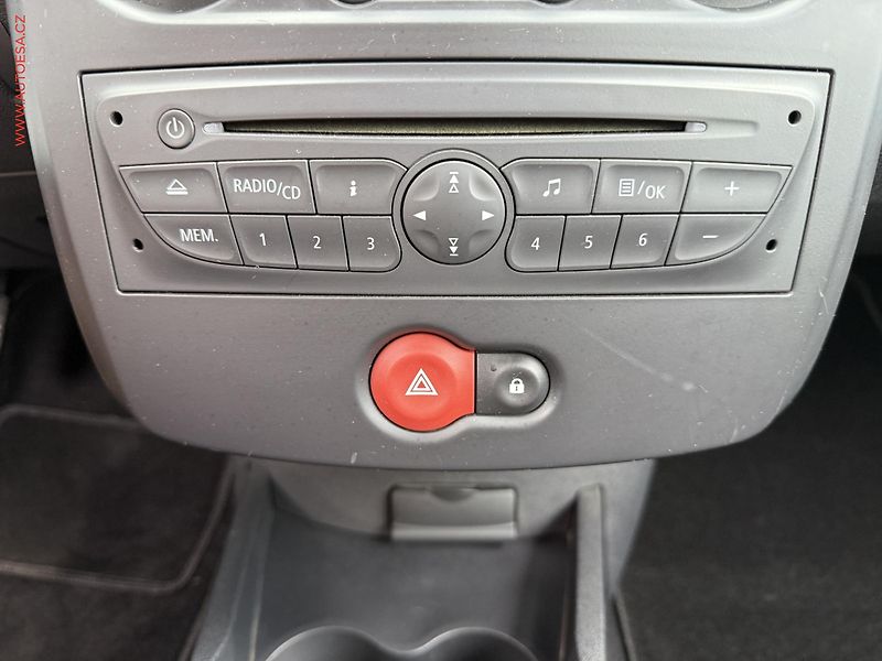 Renault Clio (2009) 1.2 i, ČR, AC, STK3/28 - fotka 14 z 15