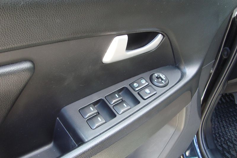 Kia Sportage (2010) 1.6 GDi, 99 kW,ČR,Servisní kn. - fotka 27 z 67