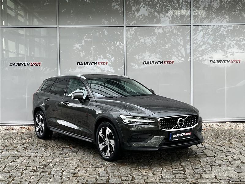 Volvo V60 2,0 CROSS COUNTRY - REZERVACE - fotka 3 z 23
