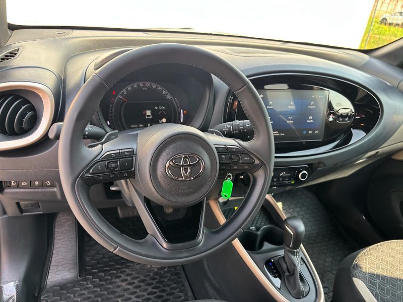 Toyota Aygo 1.0 VVT-i X-play Style AT - fotka 14 z 26