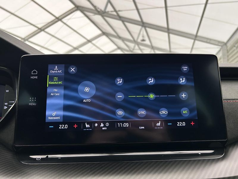 Škoda Octavia 2.0 TDI RS - fotka 15 z 33
