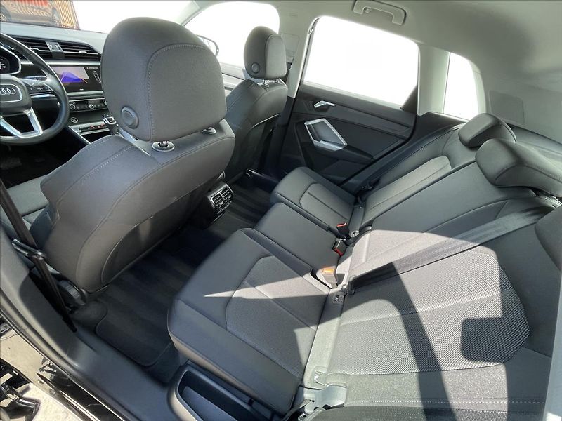 Audi Q3 1,5 35 TFSI S tronic S line LE - fotka 17 z 24