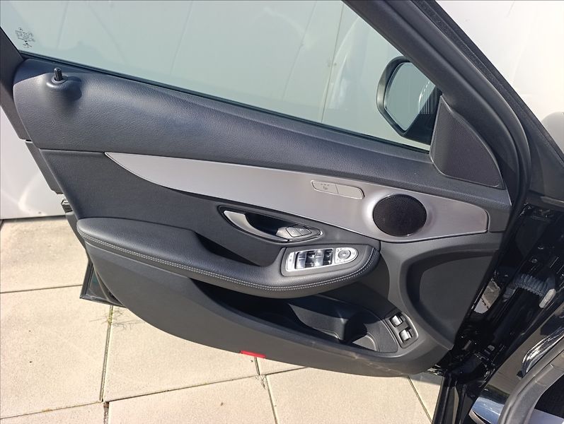 Mercedes-Benz Třídy C 2,0 EQ POWER KAMERA NAVI - fotka 13 z 38