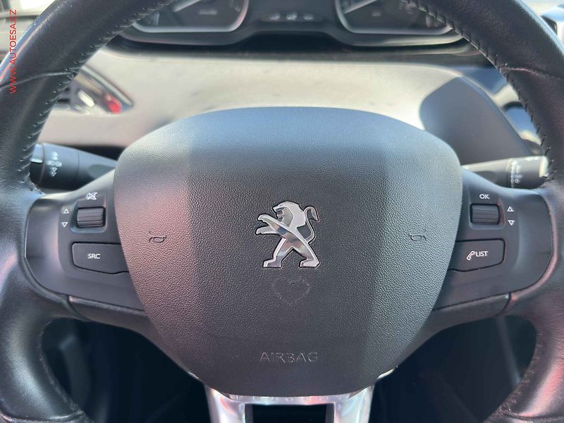 Peugeot 208 (2019) 1.2i, ČR, AC - fotka 12 z 19